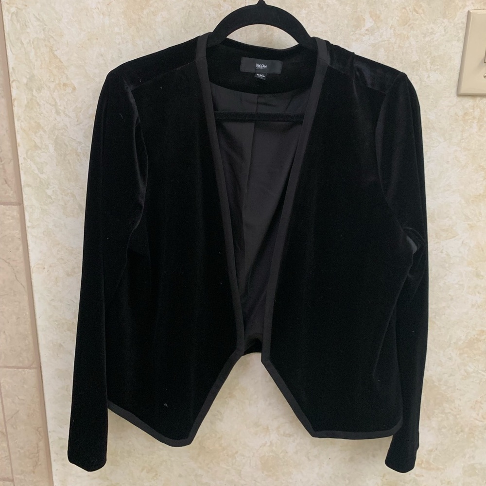 Black velvet blazer worn 1x